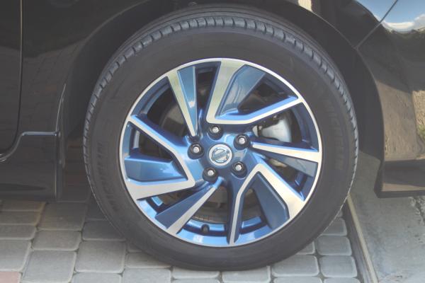 Nissan Leaf 2014 чёрный колесо