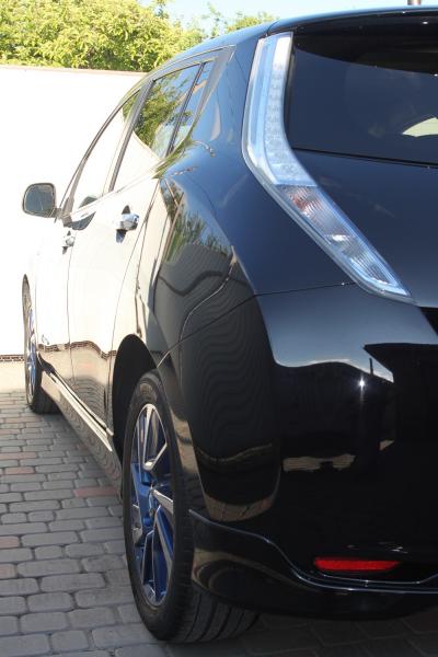 Nissan Leaf 2014 чёрный фара сзади