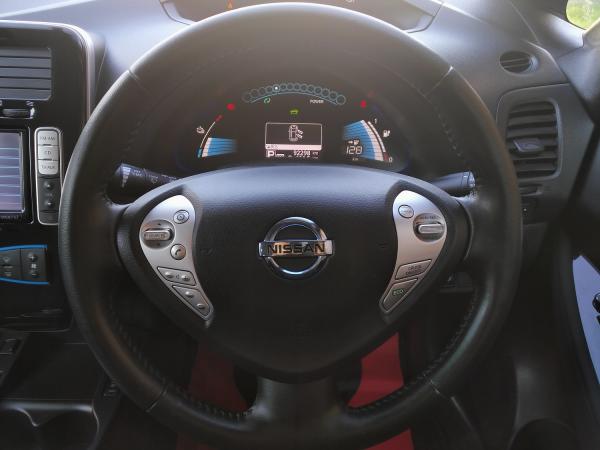 Nissan Leaf 2014 руль