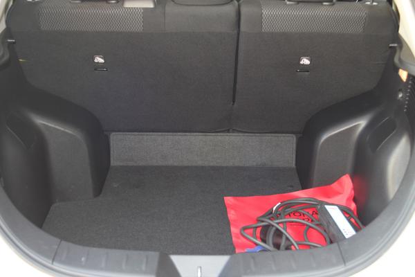Nissan Leaf 2014 багажник