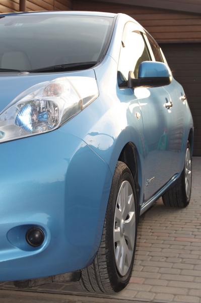 Nissan Leaf 2014 голубой фара
