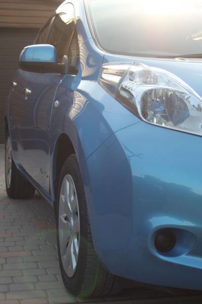 Nissan Leaf 2014 голубой передняя фара