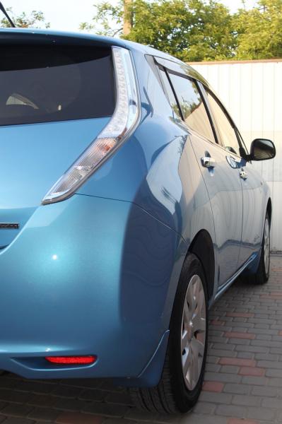 Nissan Leaf 2014 голубой задняя фара