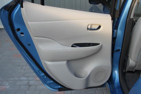 Nissan Leaf 2014 голубой дверь