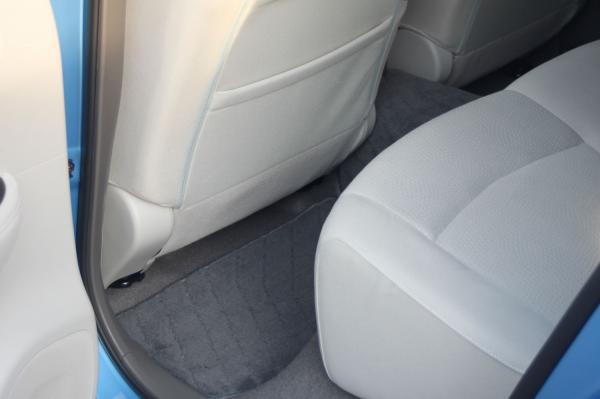 Nissan Leaf 2014 голубой сидения
