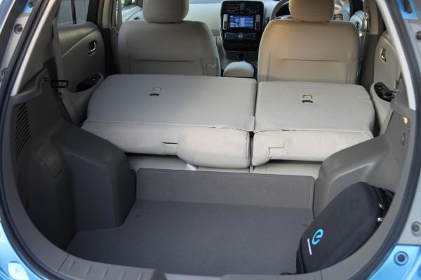 Nissan Leaf 2014 багажник
