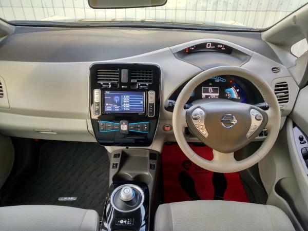 Nissan Leaf 2014 салон