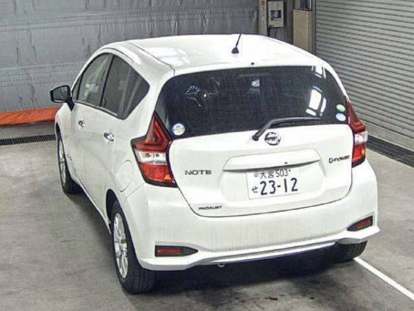 Nissan Note Hybrid 2017 белый сзади