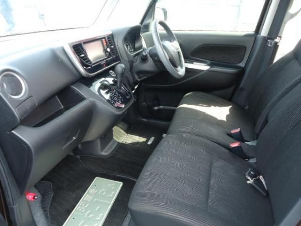 Nissan Dayz Roox 2015 передние сидения