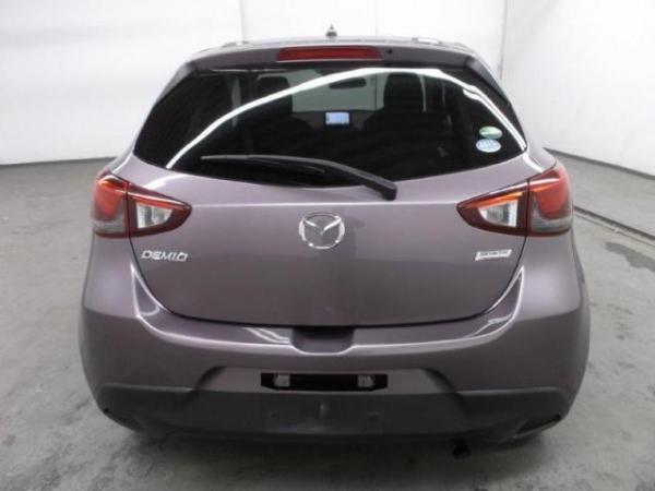 Mazda Demio 2015 сзади