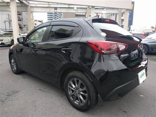 Mazda Demio 2015 чёрный сзади