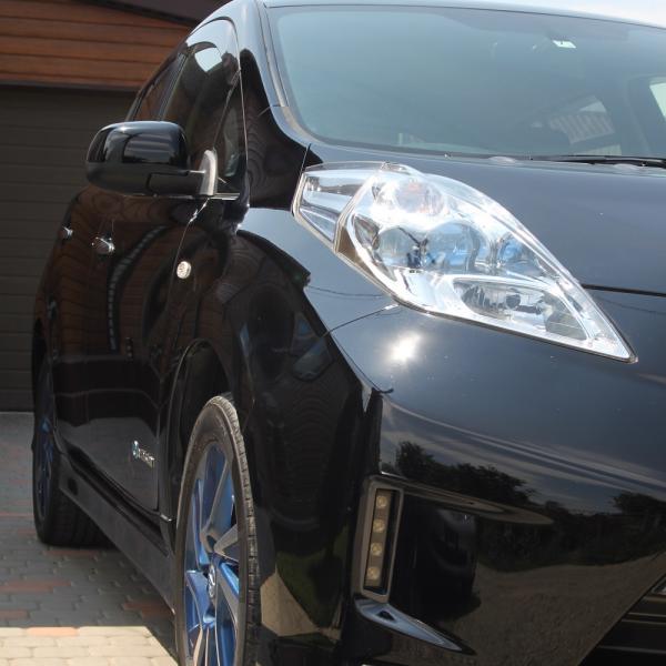 Nissan Leaf 2014 чёрный передняя фара