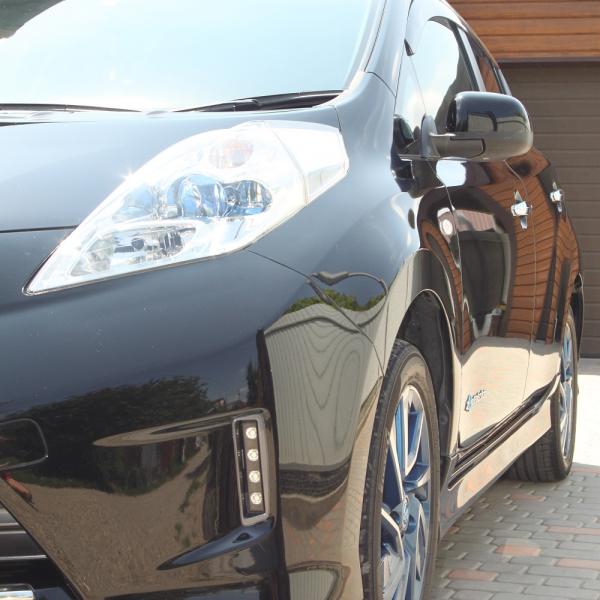 Nissan Leaf чёрный передняя фара