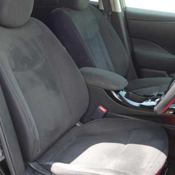 Nissan Leaf передние сидения