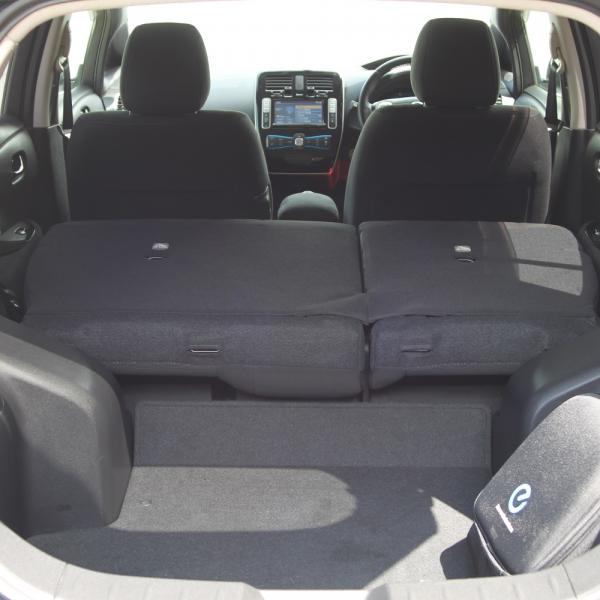 Nissan Leaf 2014 чёрный багажник