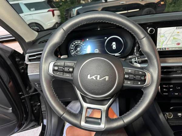 Kia K5 III