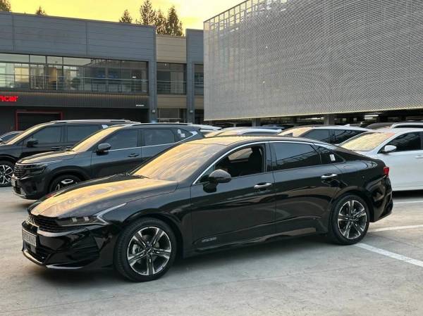 Kia K5 III