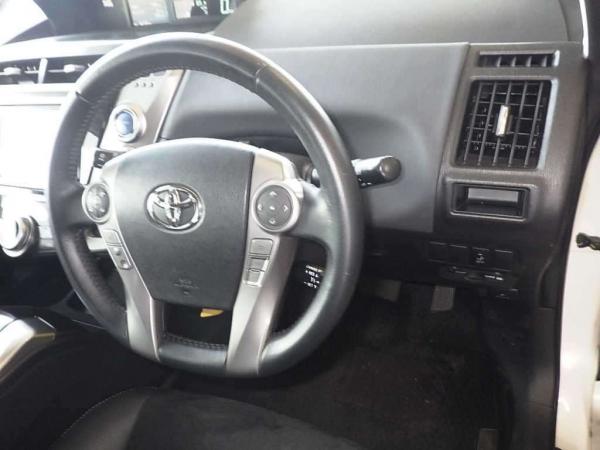 Toyota Prius Alpha I Рестайлинг
