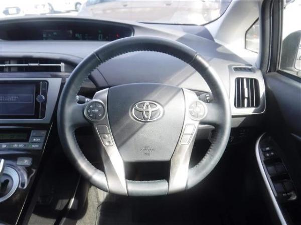 Toyota Prius PHV III