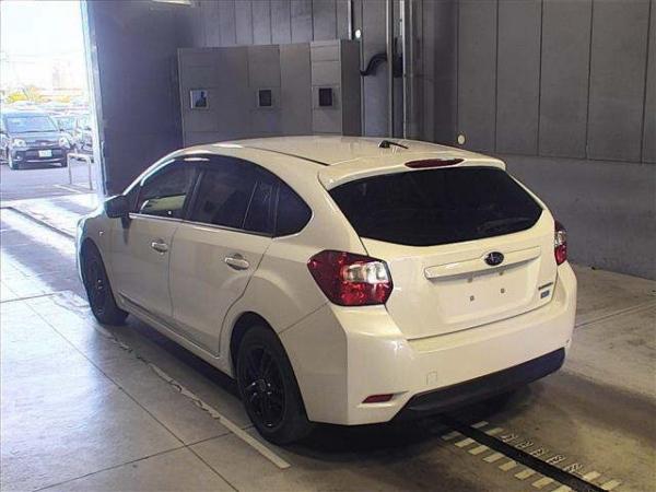 Subaru Impreza IV Рестайлинг 2016 белый сзади