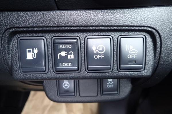 Nissan Leaf кнопки
