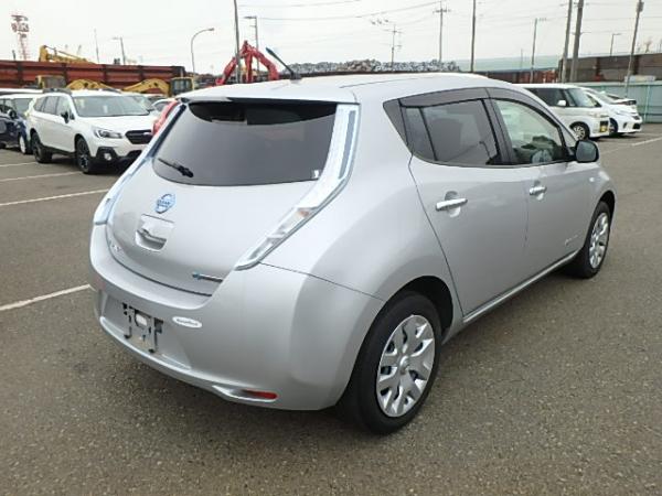 Nissan Leaf 2014 серый зад