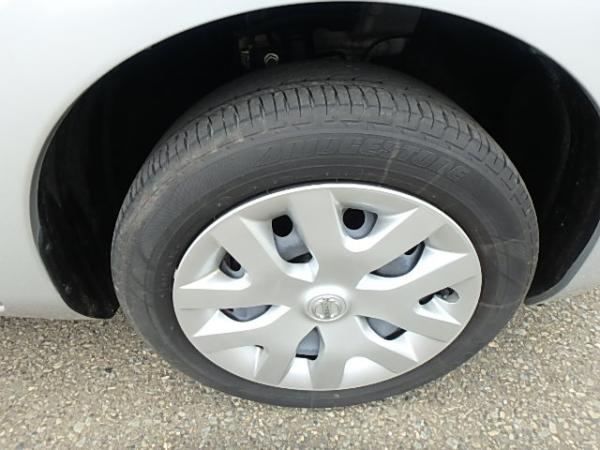Nissan Leaf серый колесо
