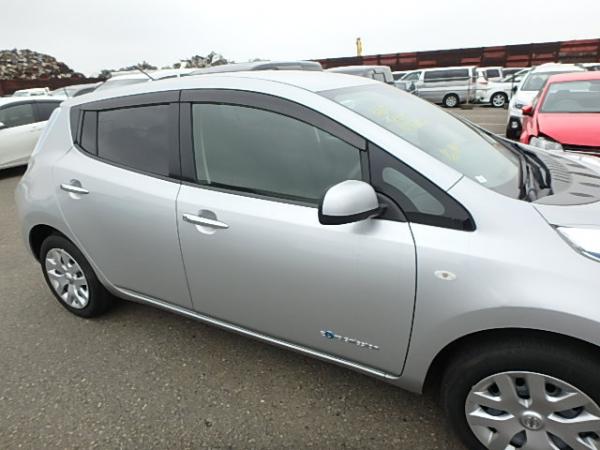 Nissan Leaf 2014 серый вид сбоку