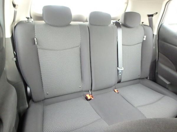 Nissan Leaf 2014 задние сидения