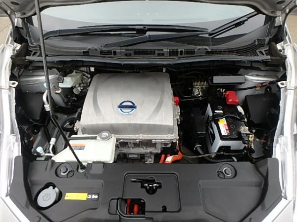 Nissan Leaf 2014 серый двигатель