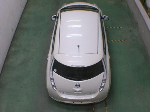 Nissan Leaf 2014 белый крыша