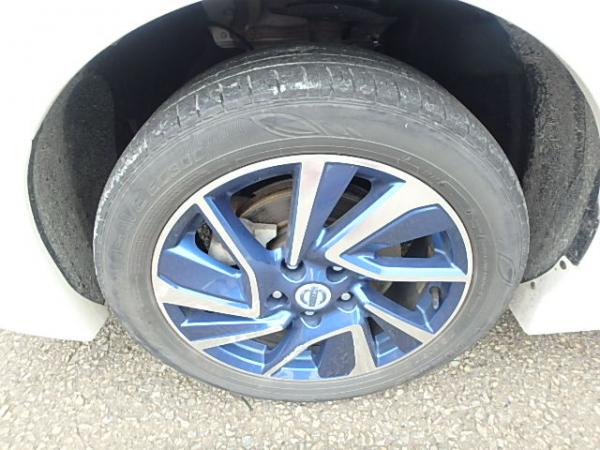 Nissan Leaf 2014 белый передние колесо