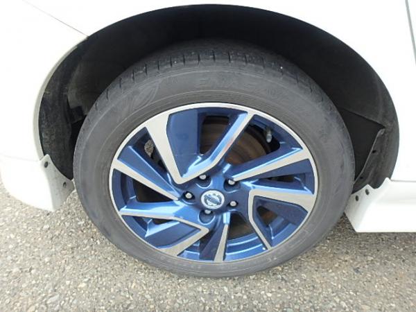 Nissan Leaf 2014 белый колесо