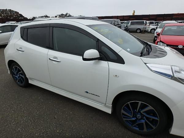 Nissan Leaf 2014 белый вид сбоку
