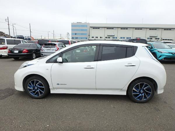 Nissan Leaf 2014 белый сбоку