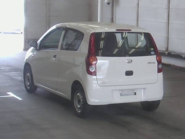 Daihatsu Mira 2015 белый сзади