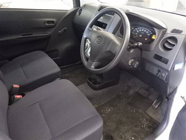 Daihatsu Mira 2015 внутри