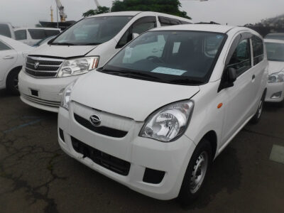 Daihatsu Mira 2015 белый спереди