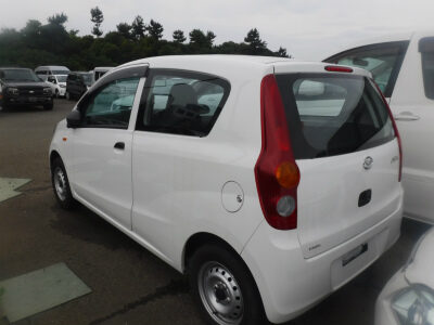 Daihatsu Mira белый зад