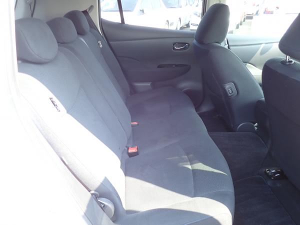 Nissan Leaf 2014 сидения