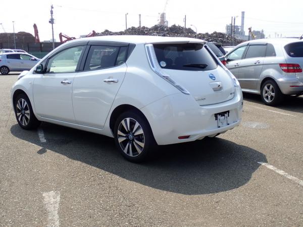 Nissan Leaf 2014 белый зад