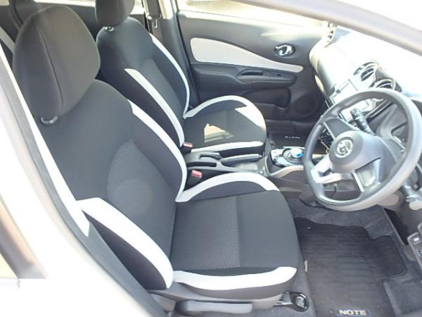 Nissan Note 2016 передние сидения