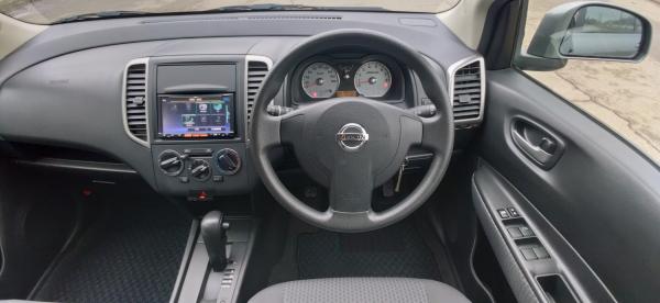 Nissan Wingroad 2016 серый интерьер