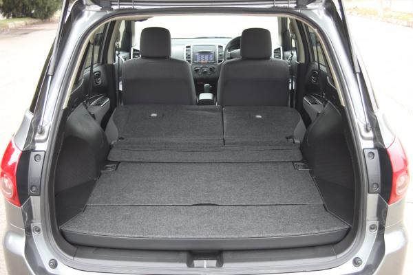 Nissan Wingroad 2016 серый багажник