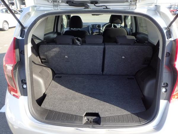 Nissan Note 2015 серый багажник
