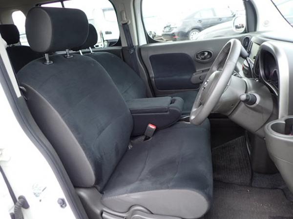Nissan Cube 2017 передние сидения