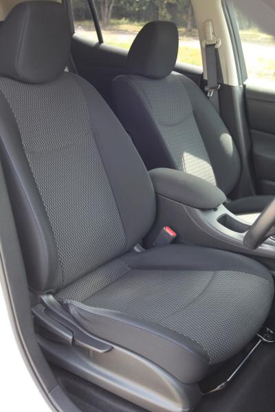 Nissan Leaf I 2015 передние сидения