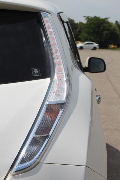 Nissan Leaf I 2015 белый задняя фара