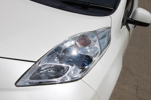 Nissan Leaf I 2015 белый левая фара