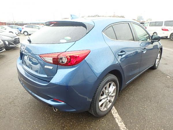 Mazda Axela Sport 2016 синий бок сзади